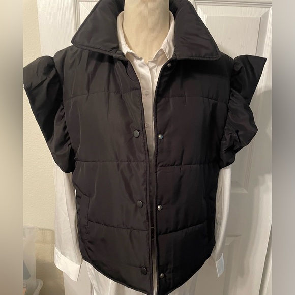 New Black Ruffled sleeveless collared Puffy Vest Coat one size, puffer jacket - Picture 3 of 9